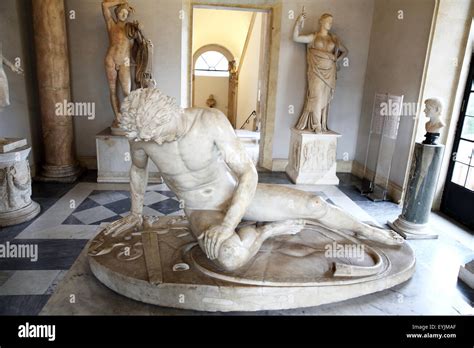  The Dying Gaul! A Tragic Symphony in Marble and Bronze